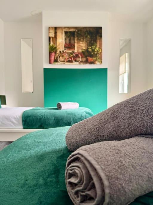 Holiday home Cosy 3 Bed Home, Near Bham Centre, Sleeps 8 Birmingham