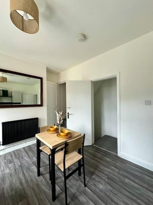 Cosy 3 Bed Home, Near Bham Centre, Sleeps 8 Holiday home Birmingham