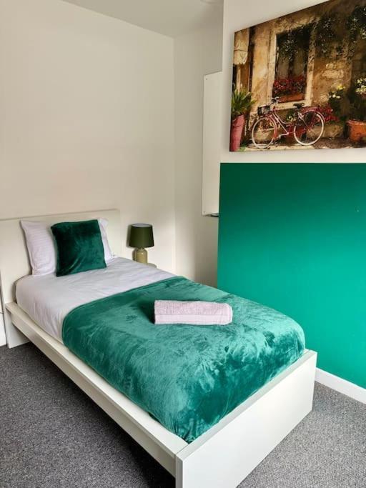 Holiday home Cosy 3 Bed Home, Near Bham Centre, Sleeps 8 Birmingham
