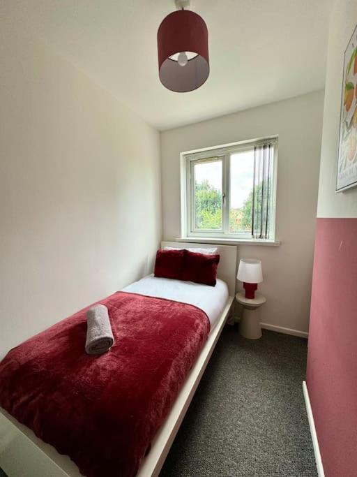 Cosy 3 Bed Home, Near Bham Centre, Sleeps 8 Holiday home