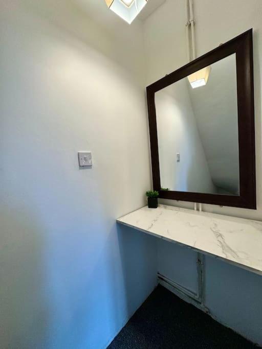 Cosy 3 Bed Home, Near Bham Centre, Sleeps 8 Holiday home Birmingham