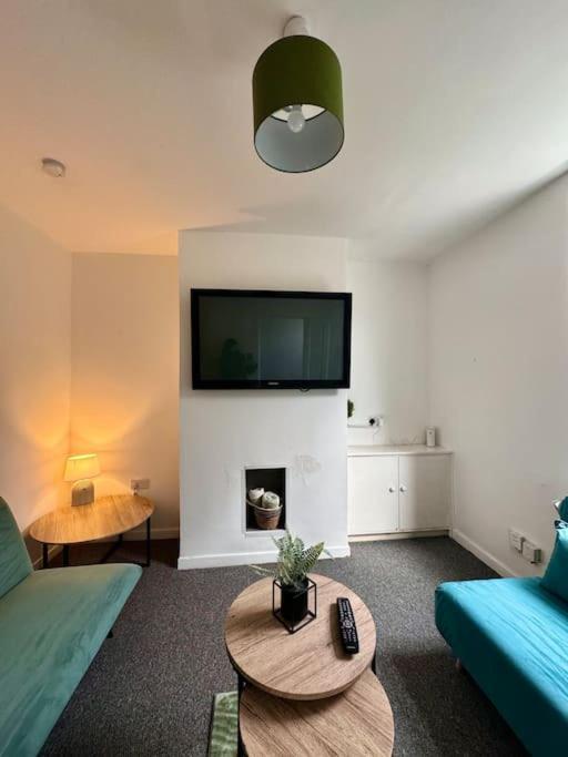 Cosy 3 Bed Home, Near Bham Centre, Sleeps 8 Holiday home Birmingham