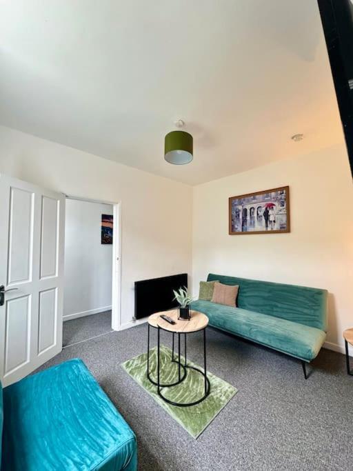 Cosy 3 Bed Home, Near Bham Centre, Sleeps 8 Birmingham
