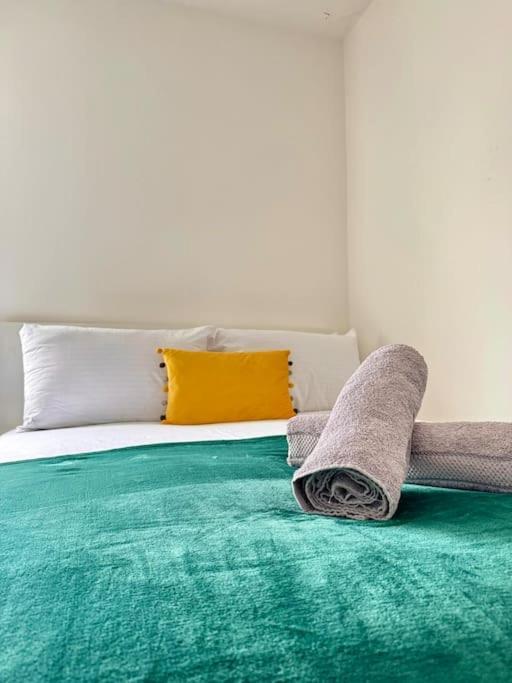 Holiday home Cosy 3 Bed Home, Near Bham Centre, Sleeps 8
