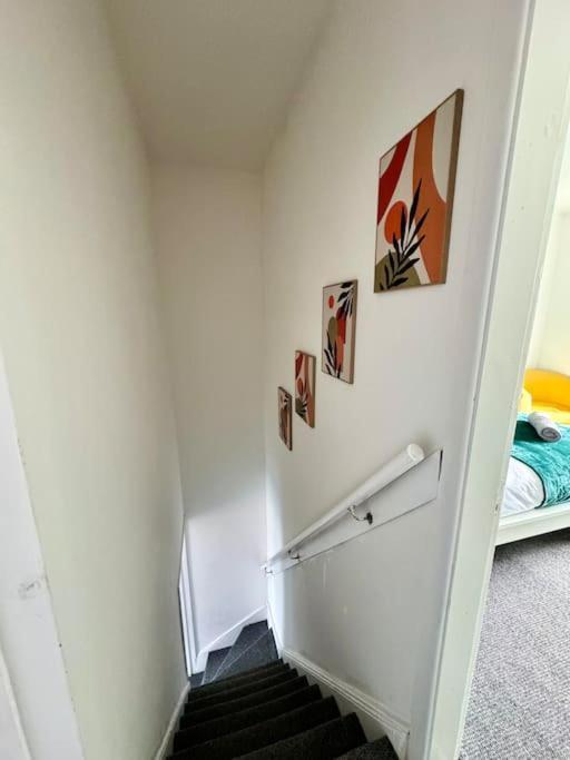 Cosy 3 Bed Home, Near Bham Centre, Sleeps 8 Holiday home Birmingham