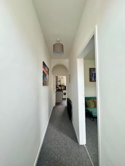 Cosy 3 Bed Home, Near Bham Centre, Sleeps 8 * Birmingham