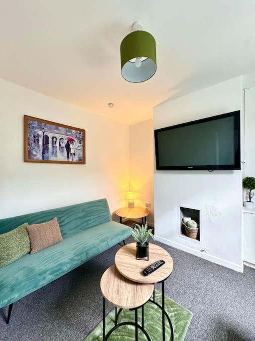 Holiday home Cosy 3 Bed Home, Near Bham Centre, Sleeps 8 Birmingham