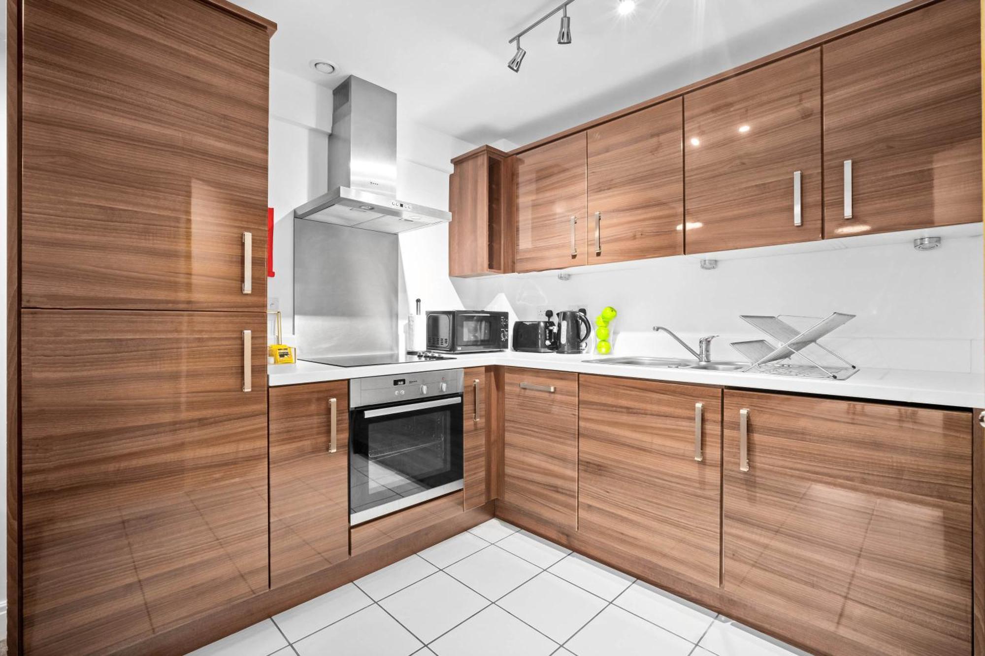 Modern 2 Bed Centre Wi-fi - Rated - Wifi - Smart - Rated - Tv - 49l Apartment *