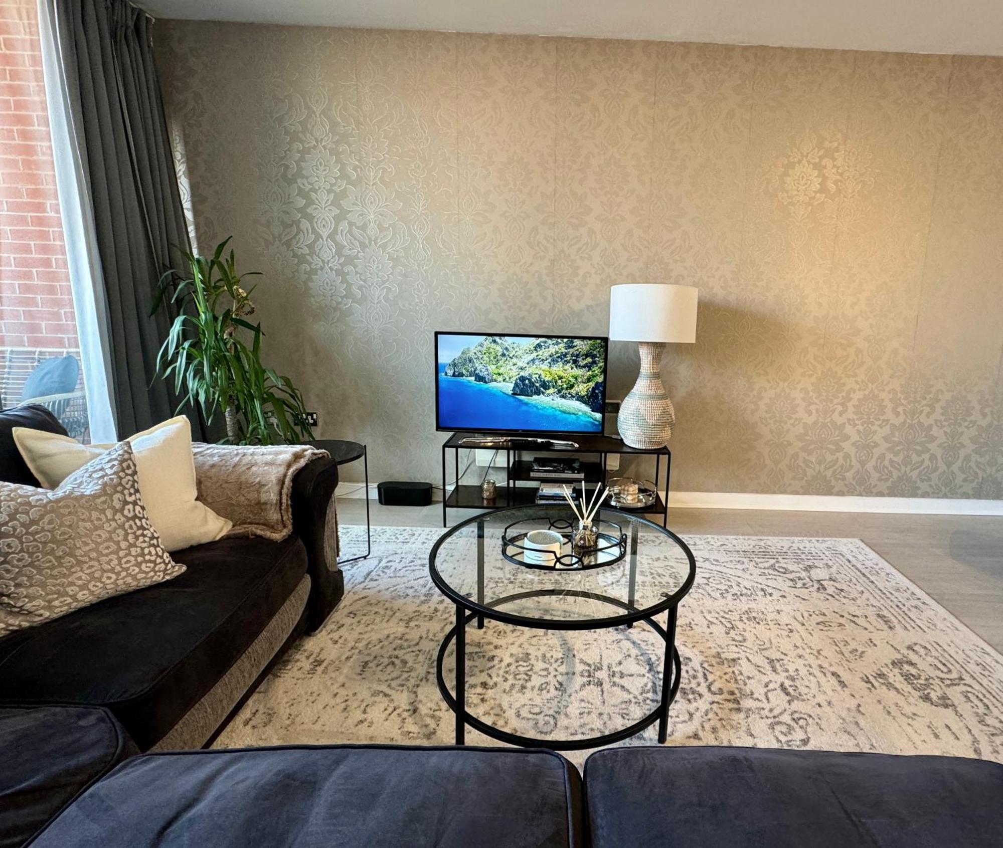 Luxury 2 Bed 2 Bath With Balcony, Fast Wifi In Centre Apartment Birmingham