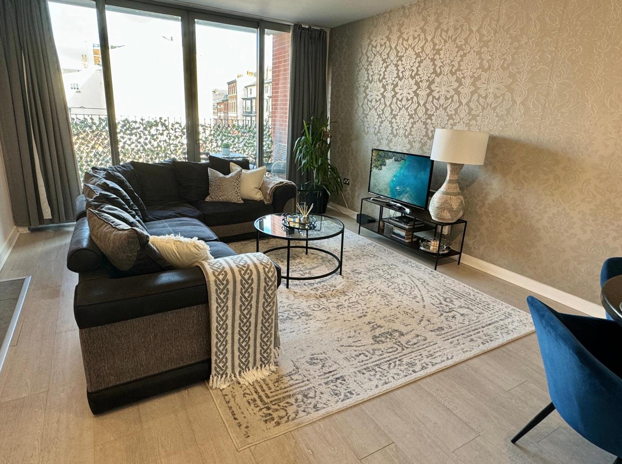 Apartment Luxury 2 Bed 2 Bath With Balcony, Fast Wifi In Centre Birmingham