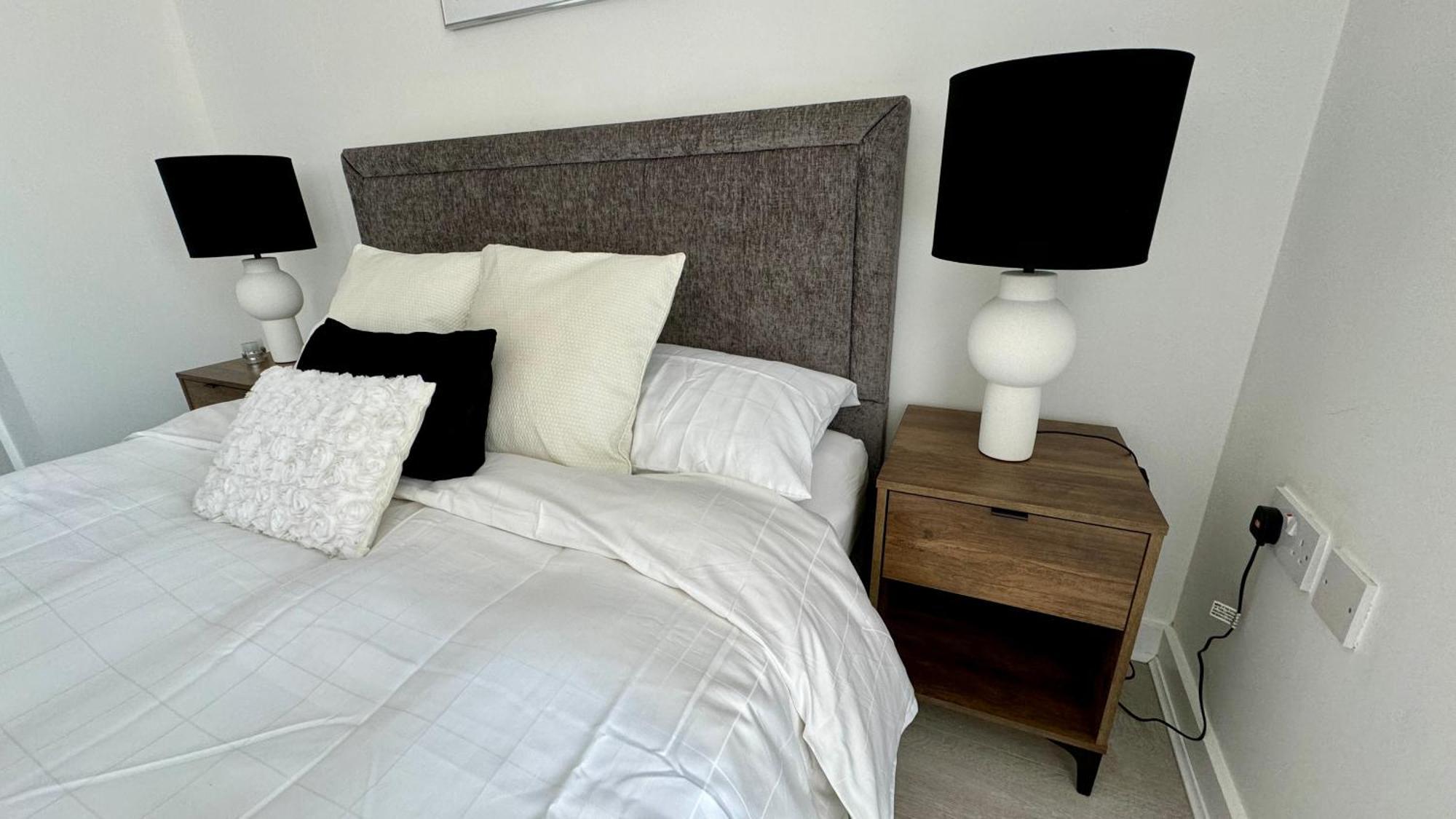 Luxury 2 Bed 2 Bath With Balcony, Fast Wifi In Centre Apartment Birmingham