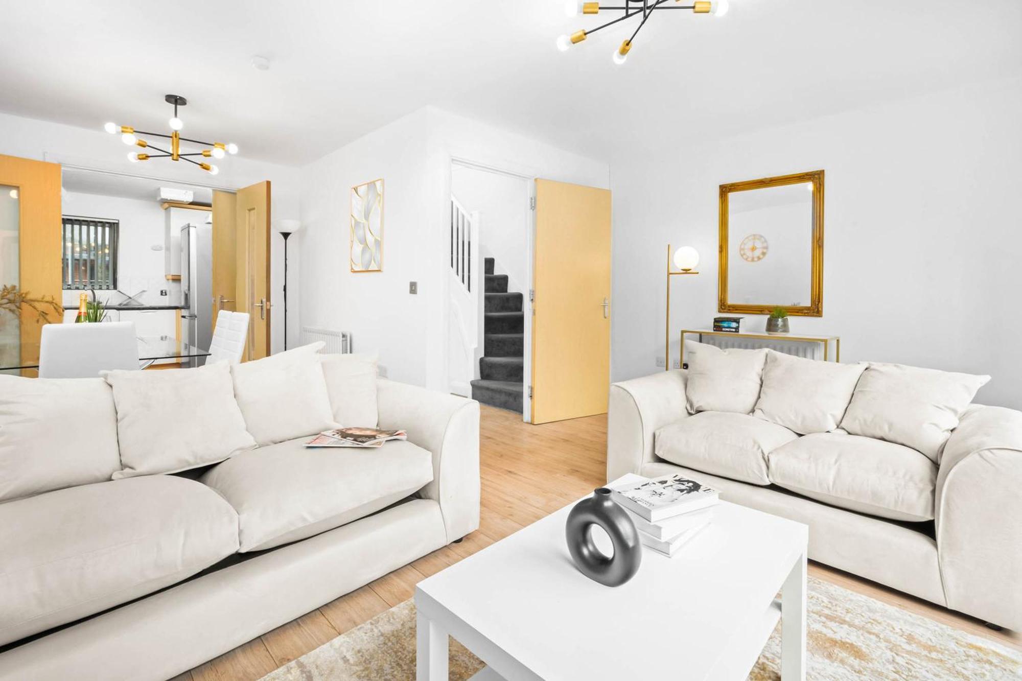 Centre Townhouse - Three Bedrooms - Garage - Garden - Balcony 19l Holiday home Birmingham