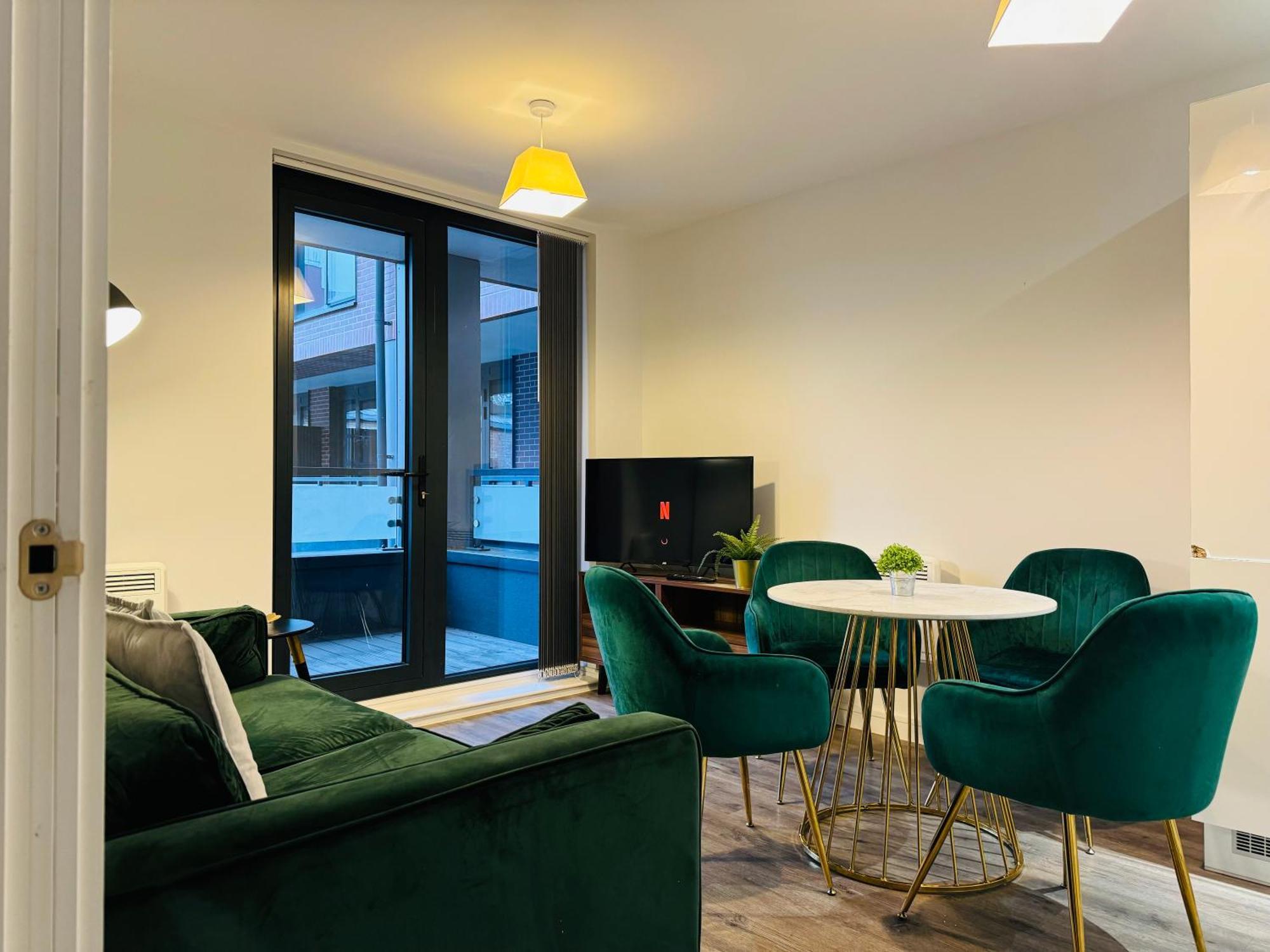 Apartment Last-minute Offers L Don't Miss Out L Sleeps Up To 4 L Free Parking L Spacious 2bed 2bath & Netflix Available L Jvt Short Lets Birmingham