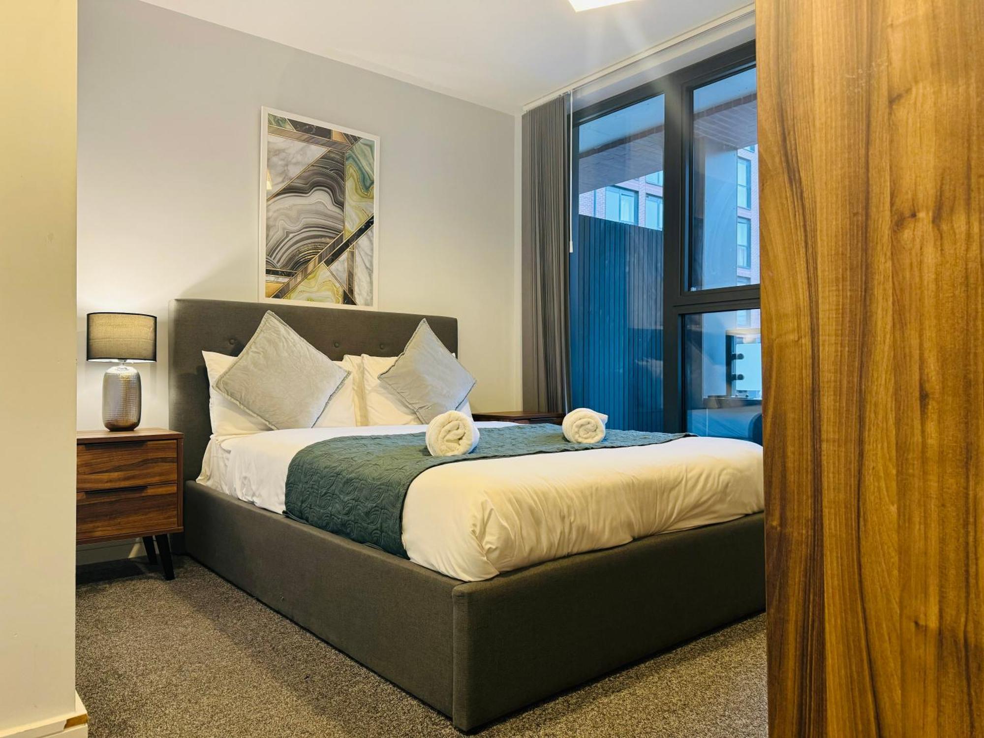 Last-minute Offers L Don't Miss Out L Sleeps Up To 4 L Free Parking L Spacious 2bed 2bath & Netflix Available L Jvt Short Lets *