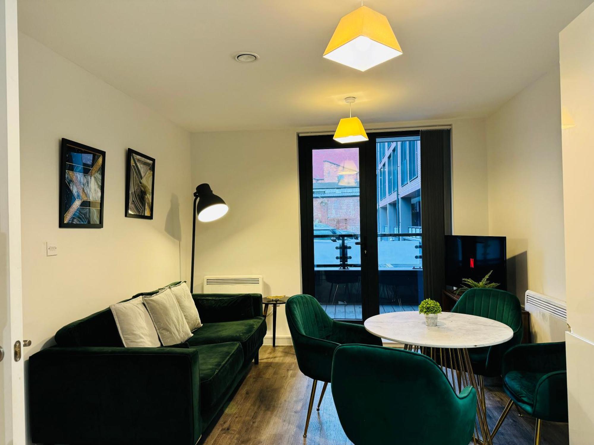 Last-minute Offers L Don't Miss Out L Sleeps Up To 4 L Free Parking L Spacious 2bed 2bath & Netflix Available L Jvt Short Lets Apartment