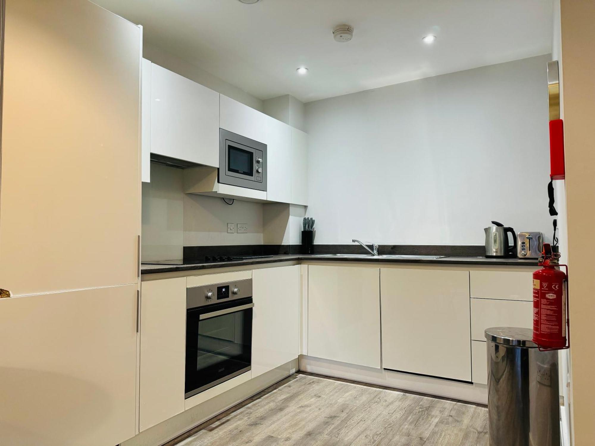 Last-minute Offers L Don't Miss Out L Sleeps Up To 4 L Free Parking L Spacious 2bed 2bath & Netflix Available L Jvt Short Lets Apartment