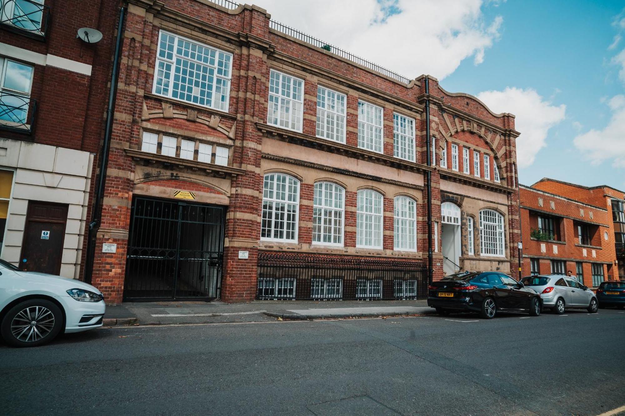 Grade Ii Restored Boutique Family Contractors Apartment *