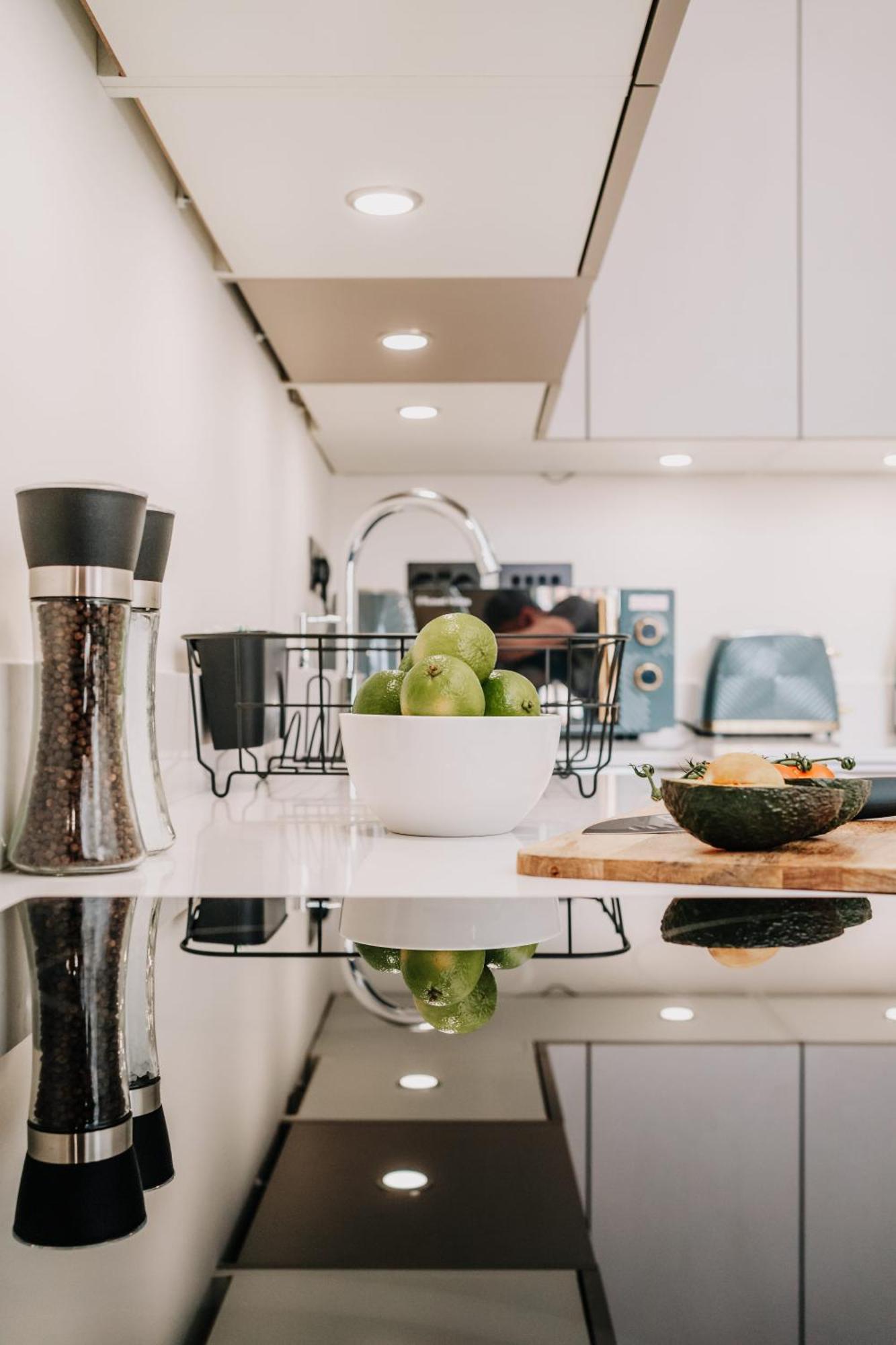 Grade Ii Restored Boutique Family Contractors Apartment *
