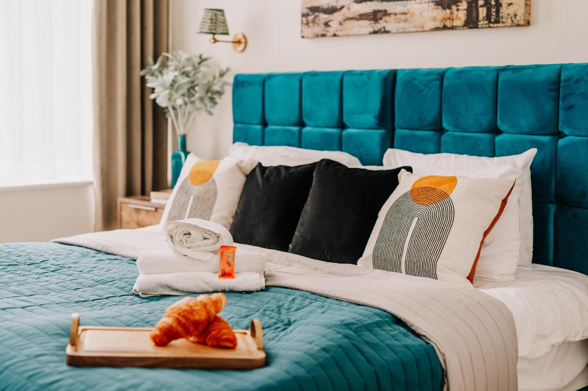 Grade Ii Restored Boutique Family Contractors Apartment