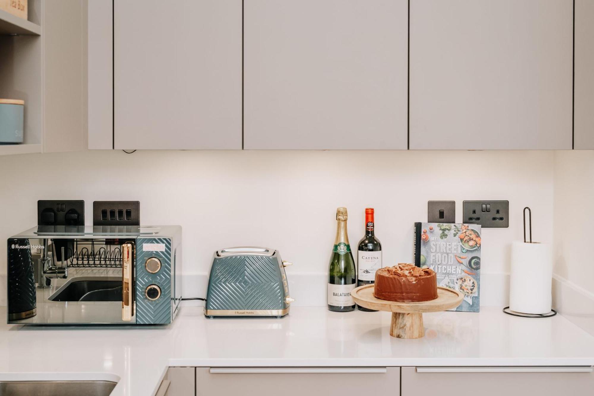 Grade Ii Restored Boutique Family Contractors Apartment *