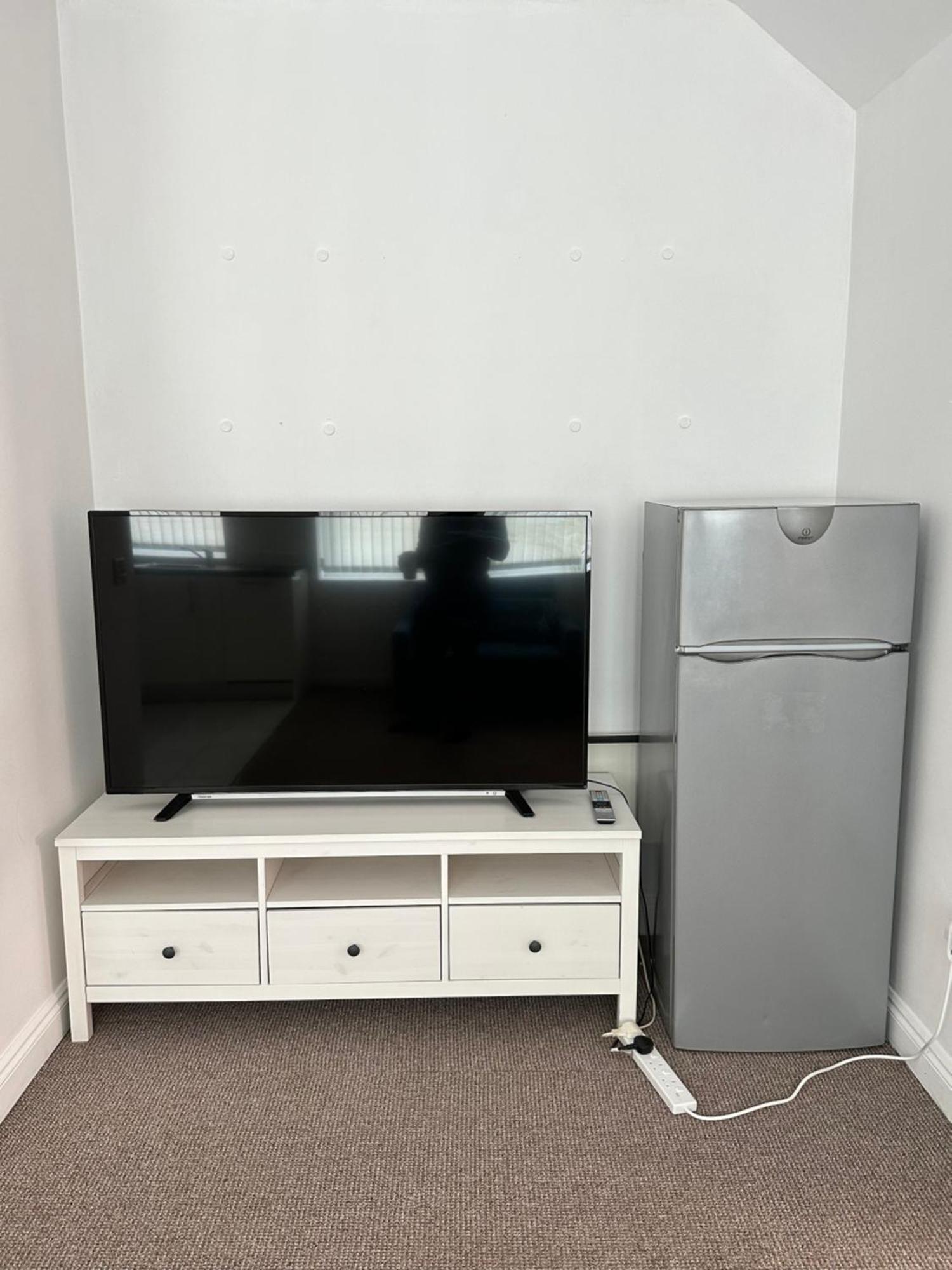 Stunning Center - Sleeps 4 - Free Parking, Netflix, Prime, Apartment