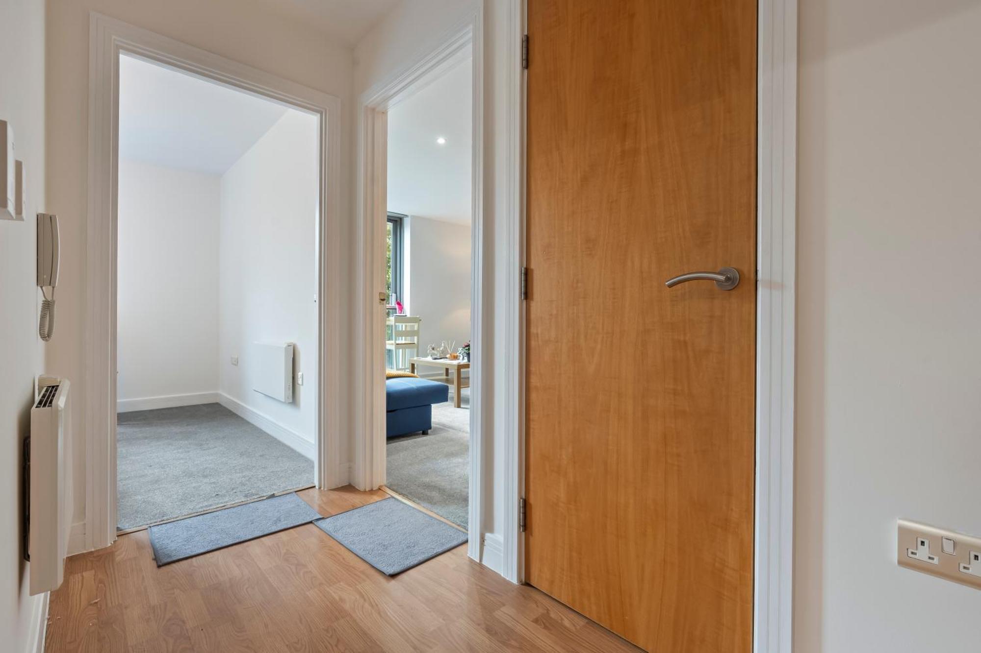Heart Of Centre Luxury With Secure Underground Parking *