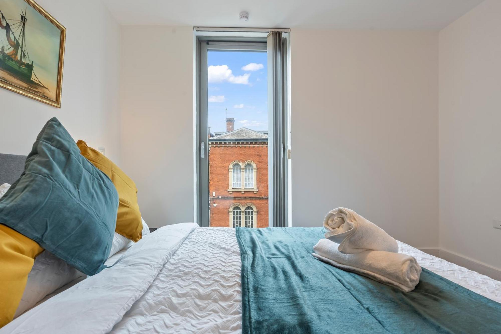 Heart Of Centre Luxury With Secure Underground Parking Apartment *