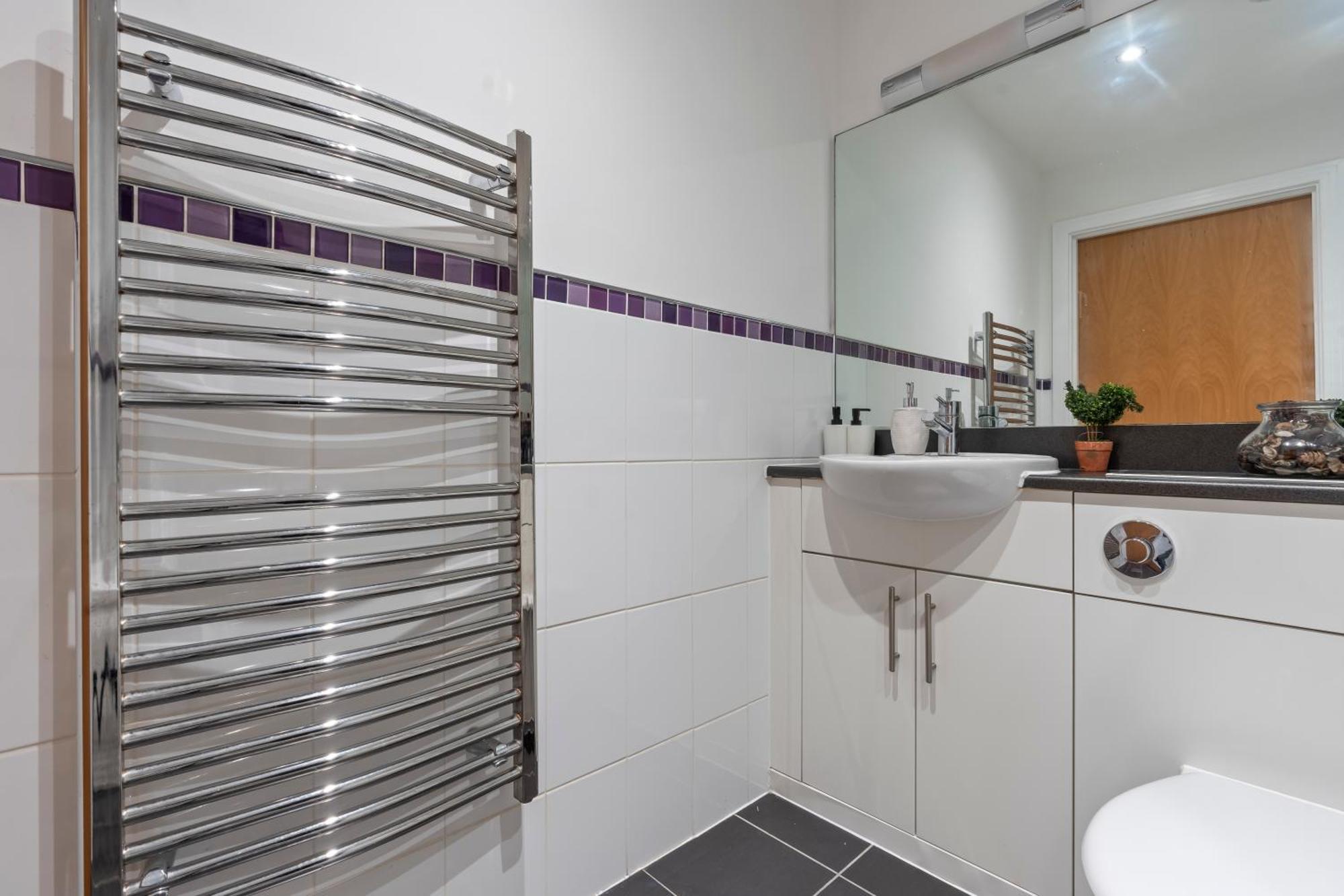 Heart Of Centre Luxury With Secure Underground Parking * Birmingham