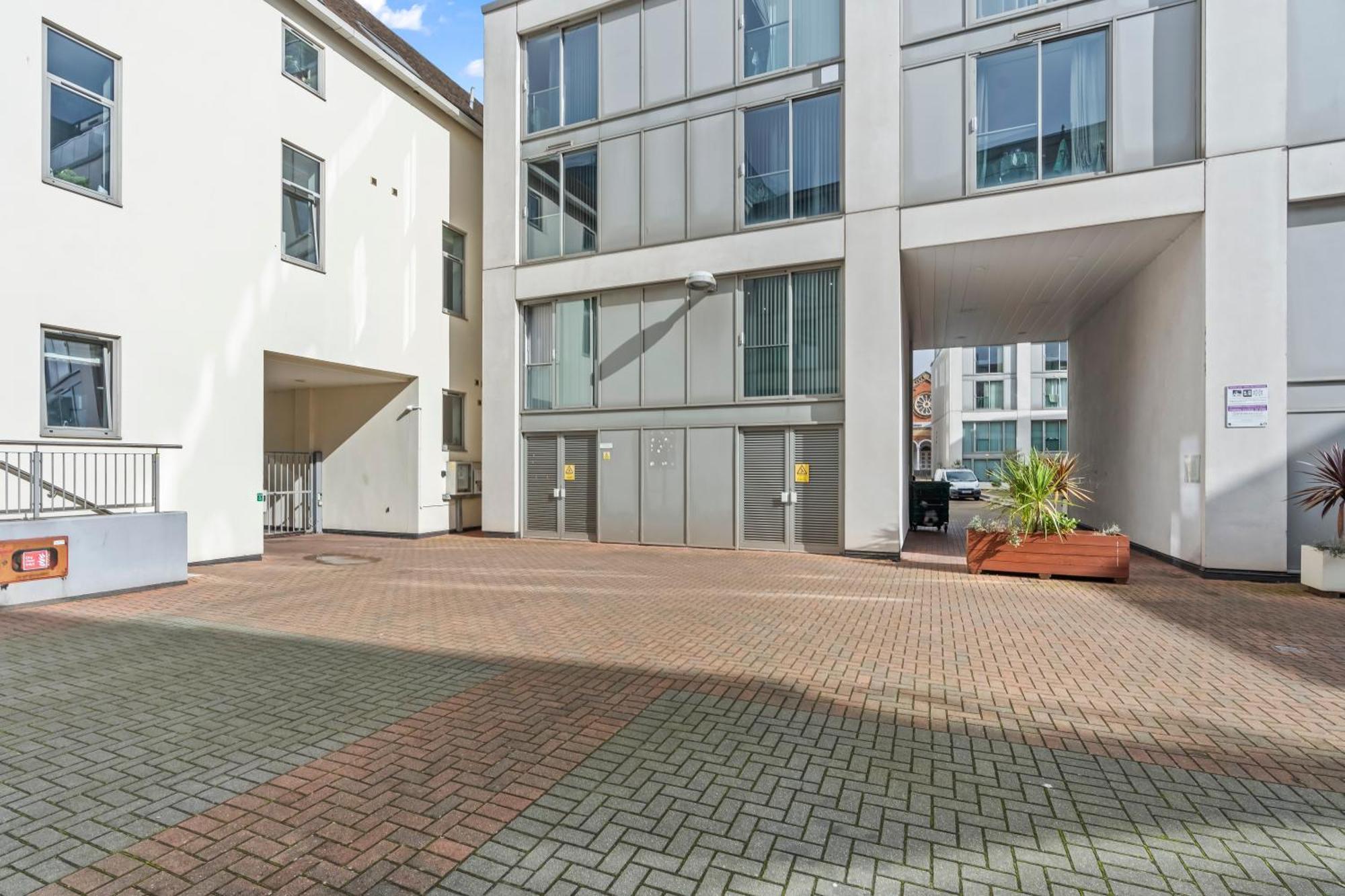 Heart Of Centre Luxury With Secure Underground Parking Apartment Birmingham