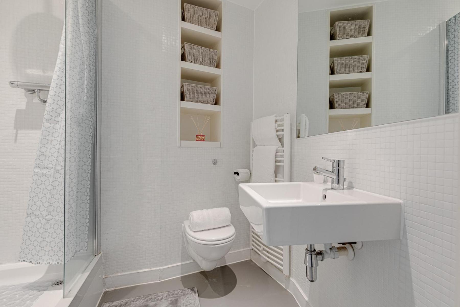 Heart Of City, Centre Point Luxury Apartment