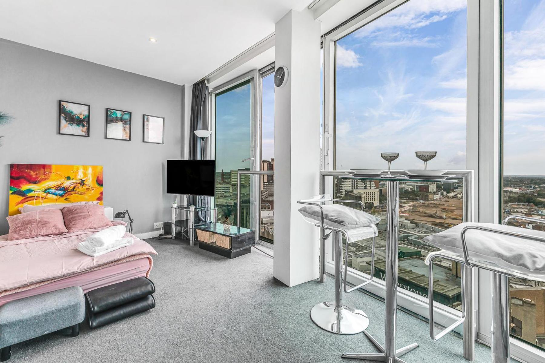 Heart Of City, Centre Point Luxury Apartment *