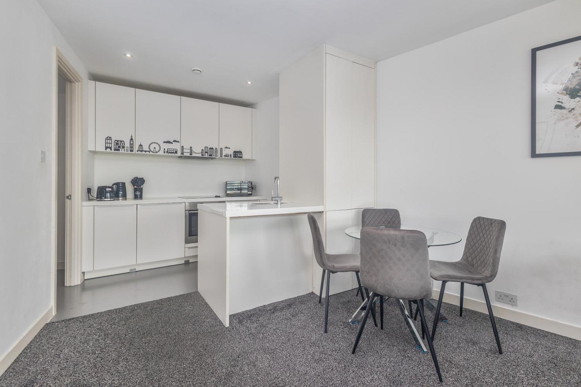 Centre - One Bedroom Apartment *