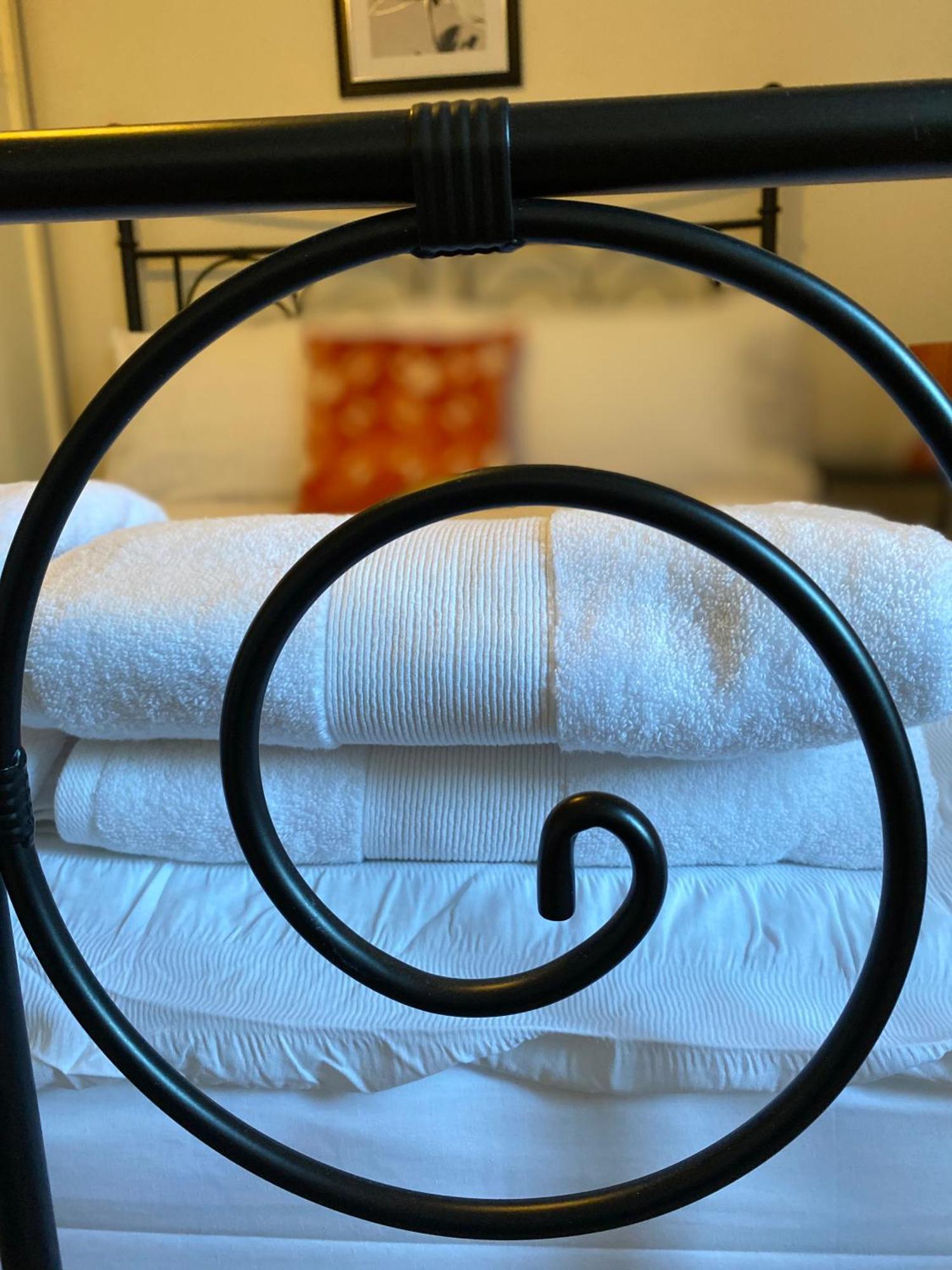 Parkcentral Centre - Near Chinatown - Private Gated Free Parking *