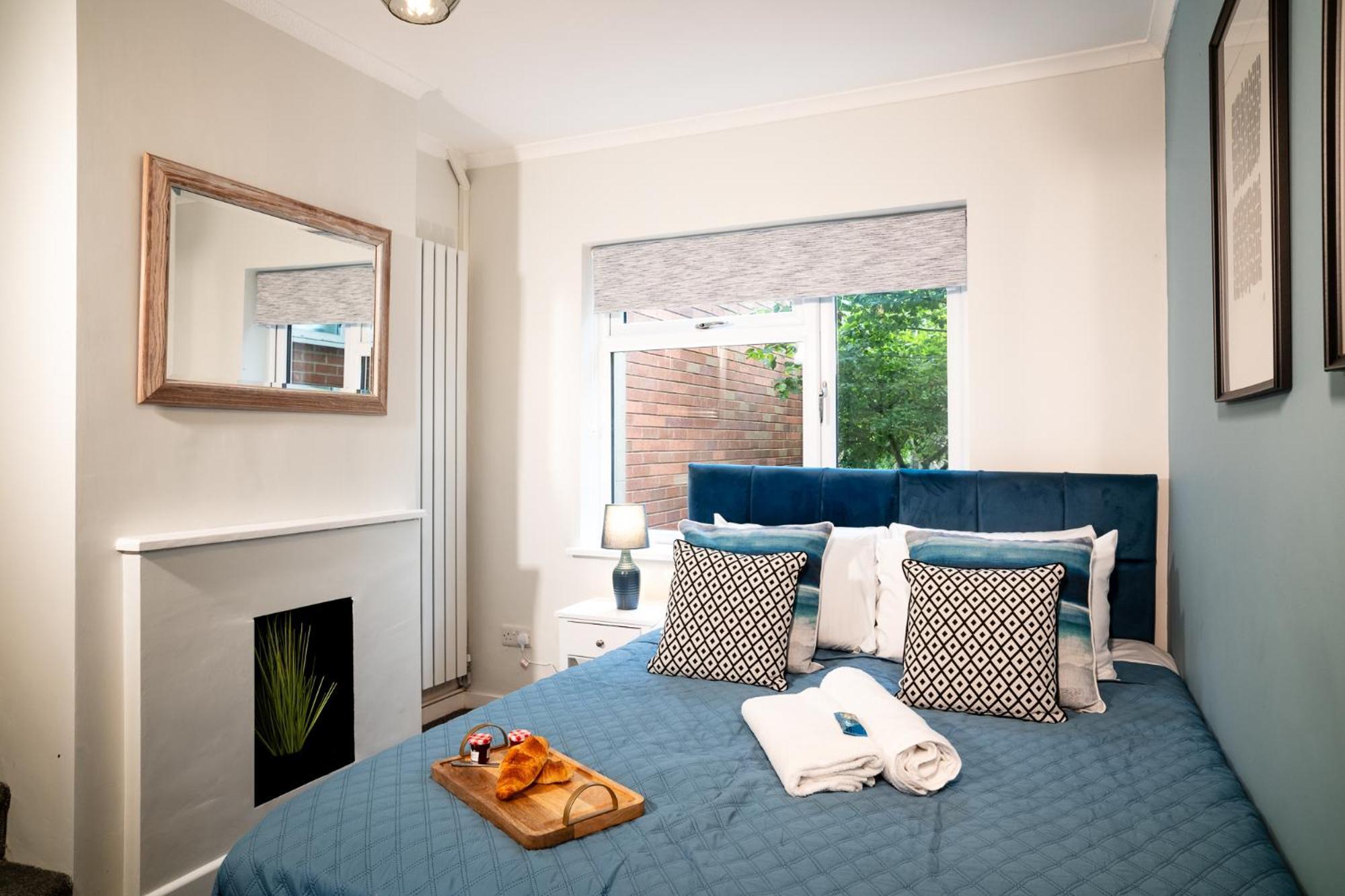 Spacious 4-bed Fast Wifi Parking Contractor Family
