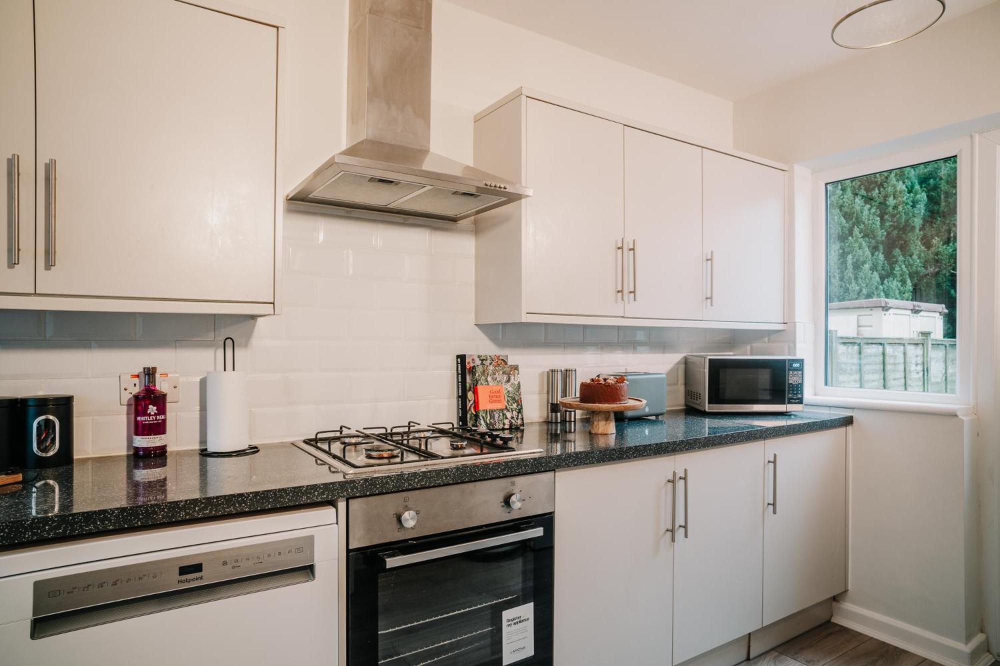 Spacious 4-bed Fast Wifi Parking Contractor Family Birmingham