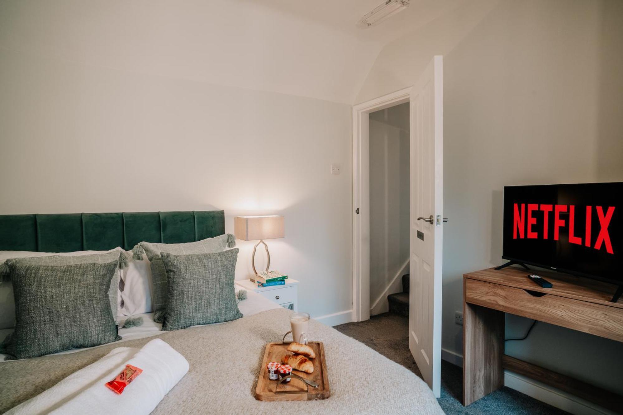 Holiday home Spacious 4-bed Fast Wifi Parking Contractor Family