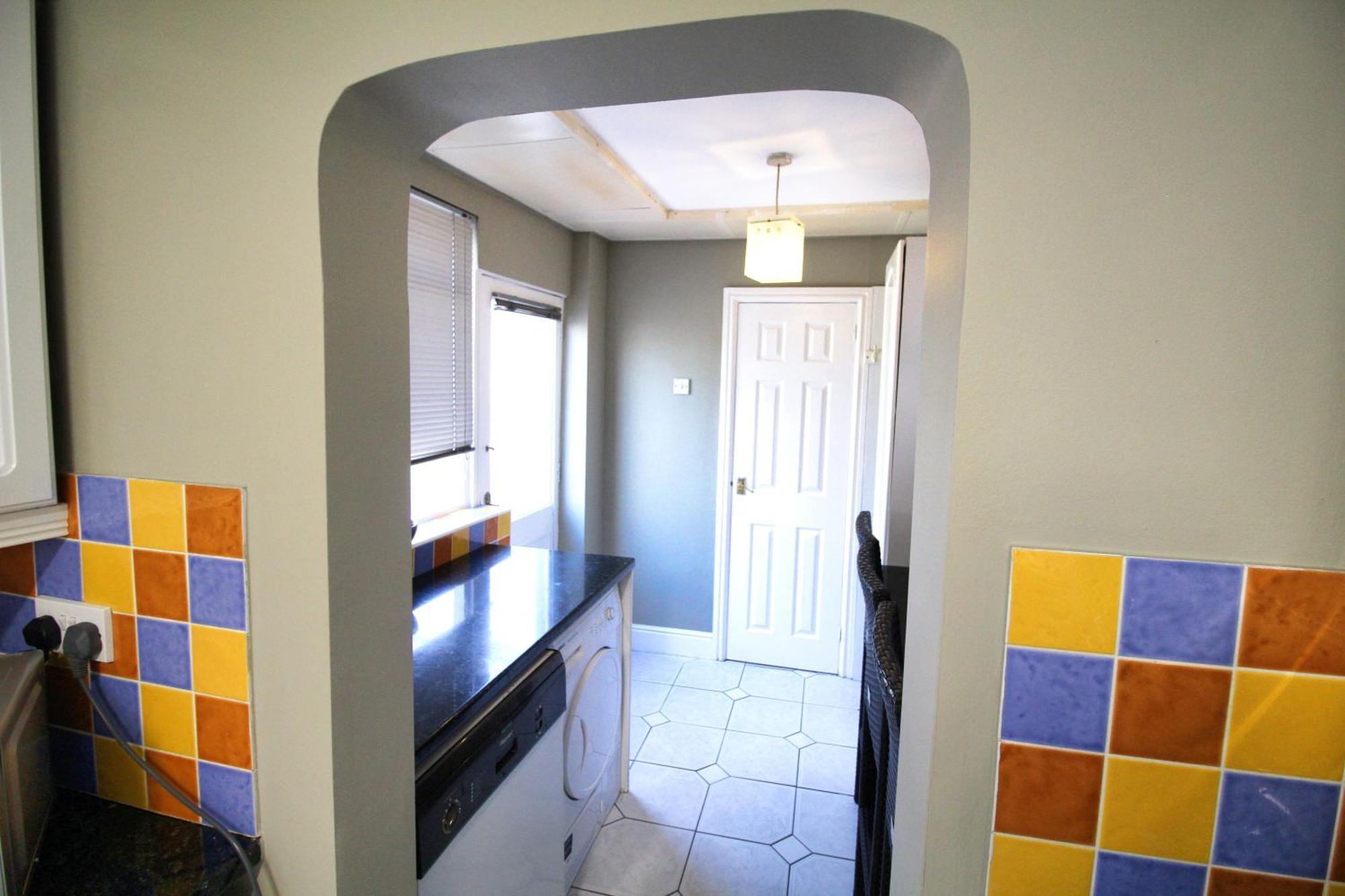 - Shirley - - Sleeps 8 - 3 Large Beds - Sofa Bed - Beautifully Refurbished - Very Large Enclosed Gardens - Off Street Parking - Fast Wifi Holiday home Birmingham