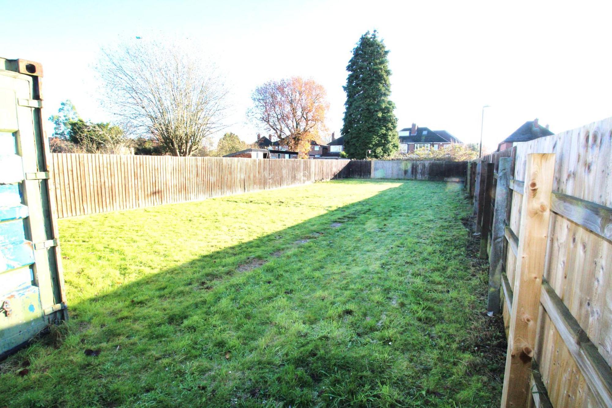 - Shirley - - Sleeps 8 - 3 Large Beds - Sofa Bed - Beautifully Refurbished - Very Large Enclosed Gardens - Off Street Parking - Fast Wifi Holiday home *