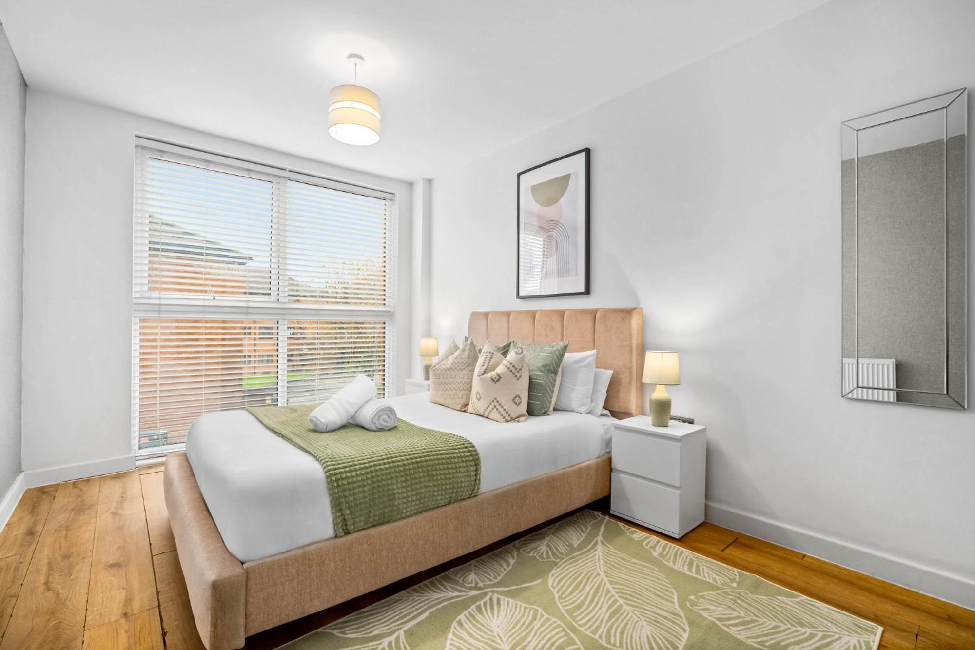 Apartment Centre - Two Bedroom - Secure Parking - 107h *