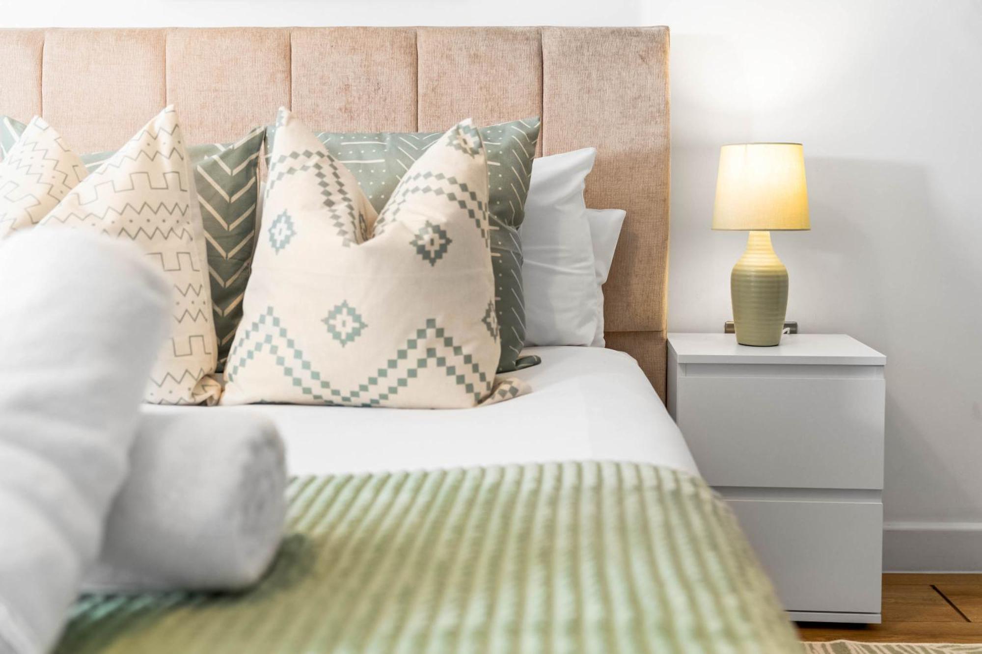 Centre - Two Bedroom - Secure Parking - 107h Birmingham