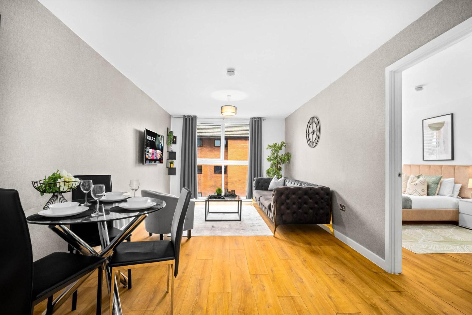 Centre - Two Bedroom - Secure Parking - 107h Apartment Birmingham