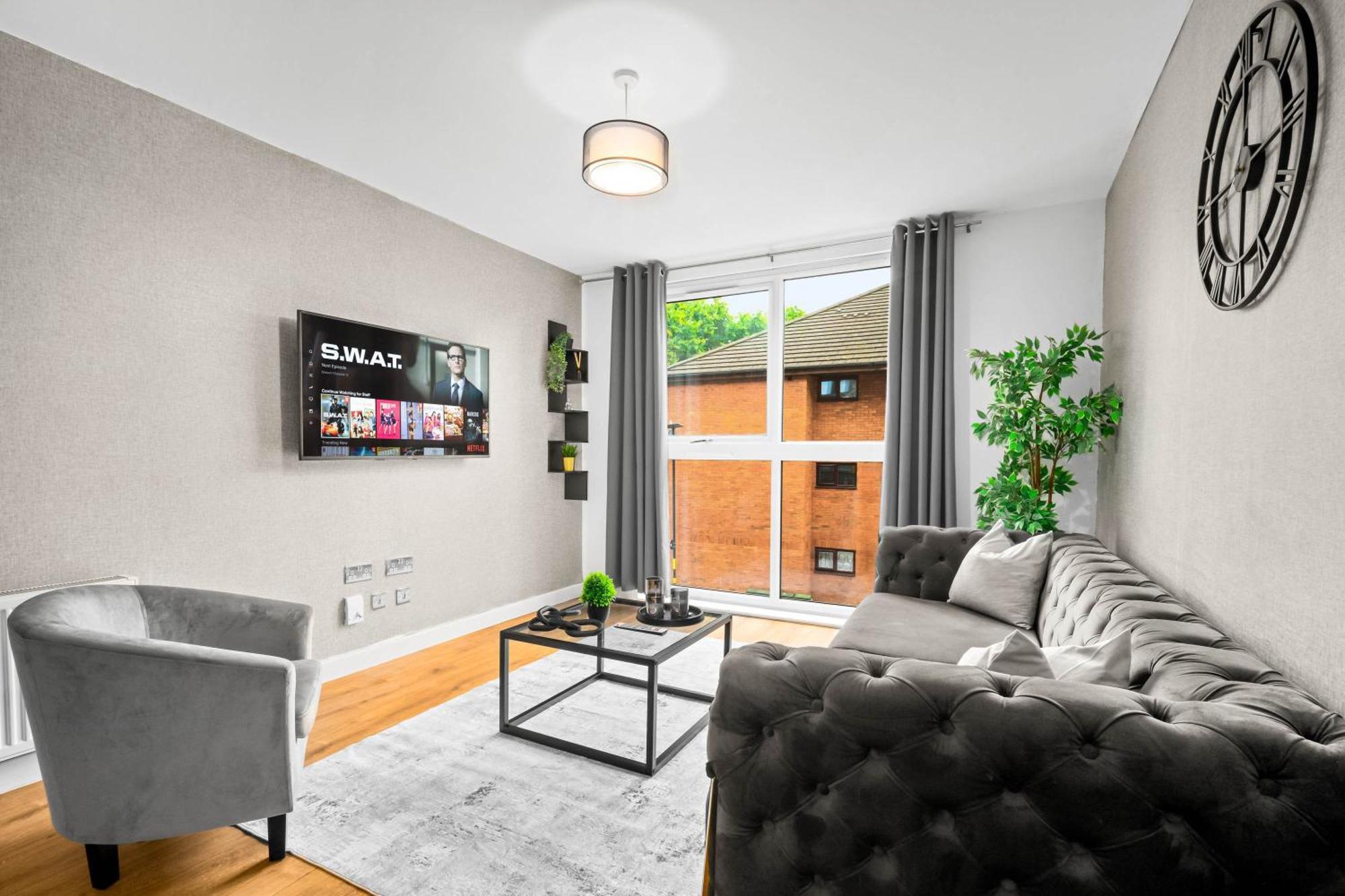 Centre - Two Bedroom - Secure Parking - 107h *