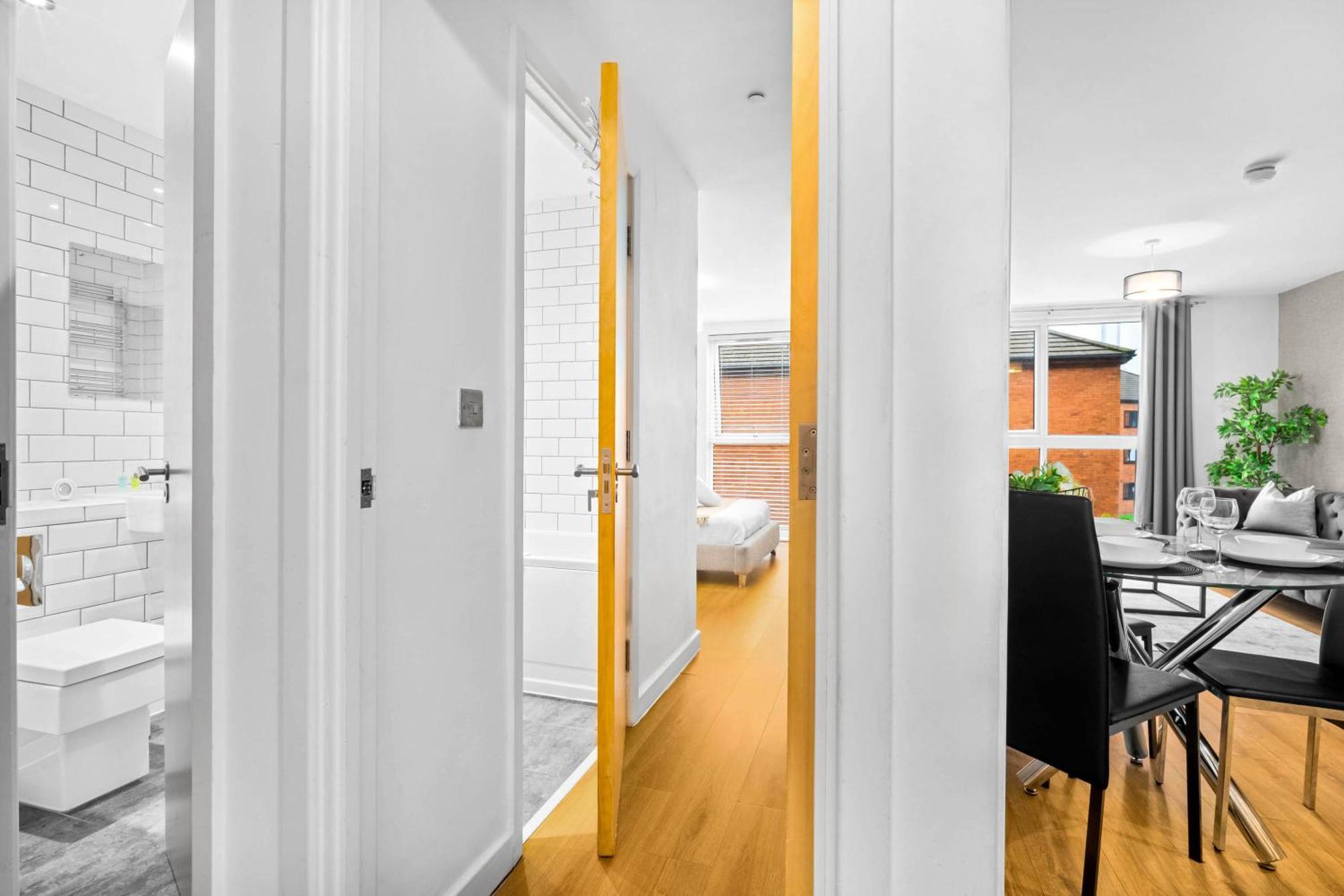 Centre - Two Bedroom - Secure Parking - 107h Birmingham