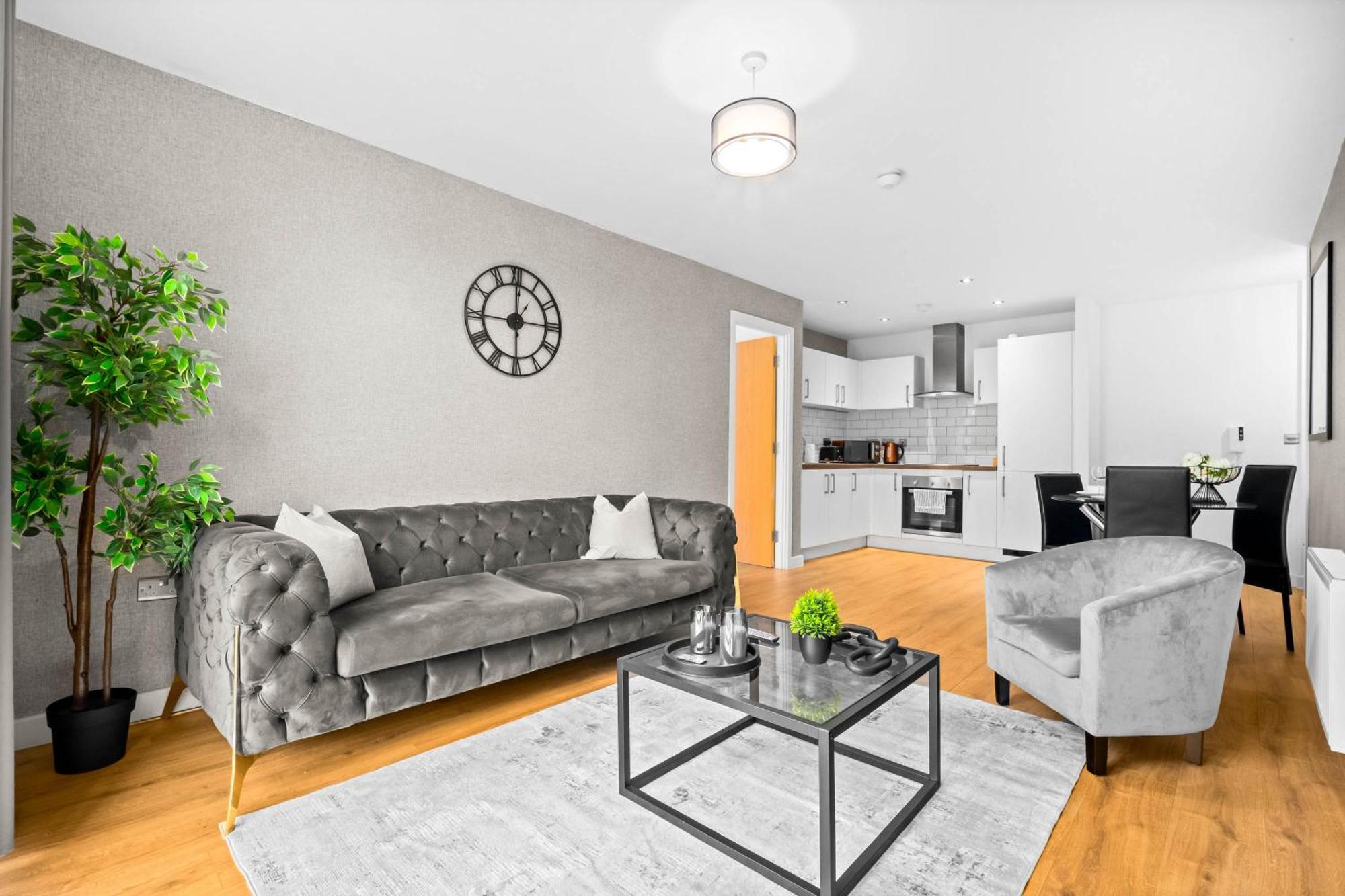 Centre - Two Bedroom - Secure Parking - 107h Apartment Birmingham