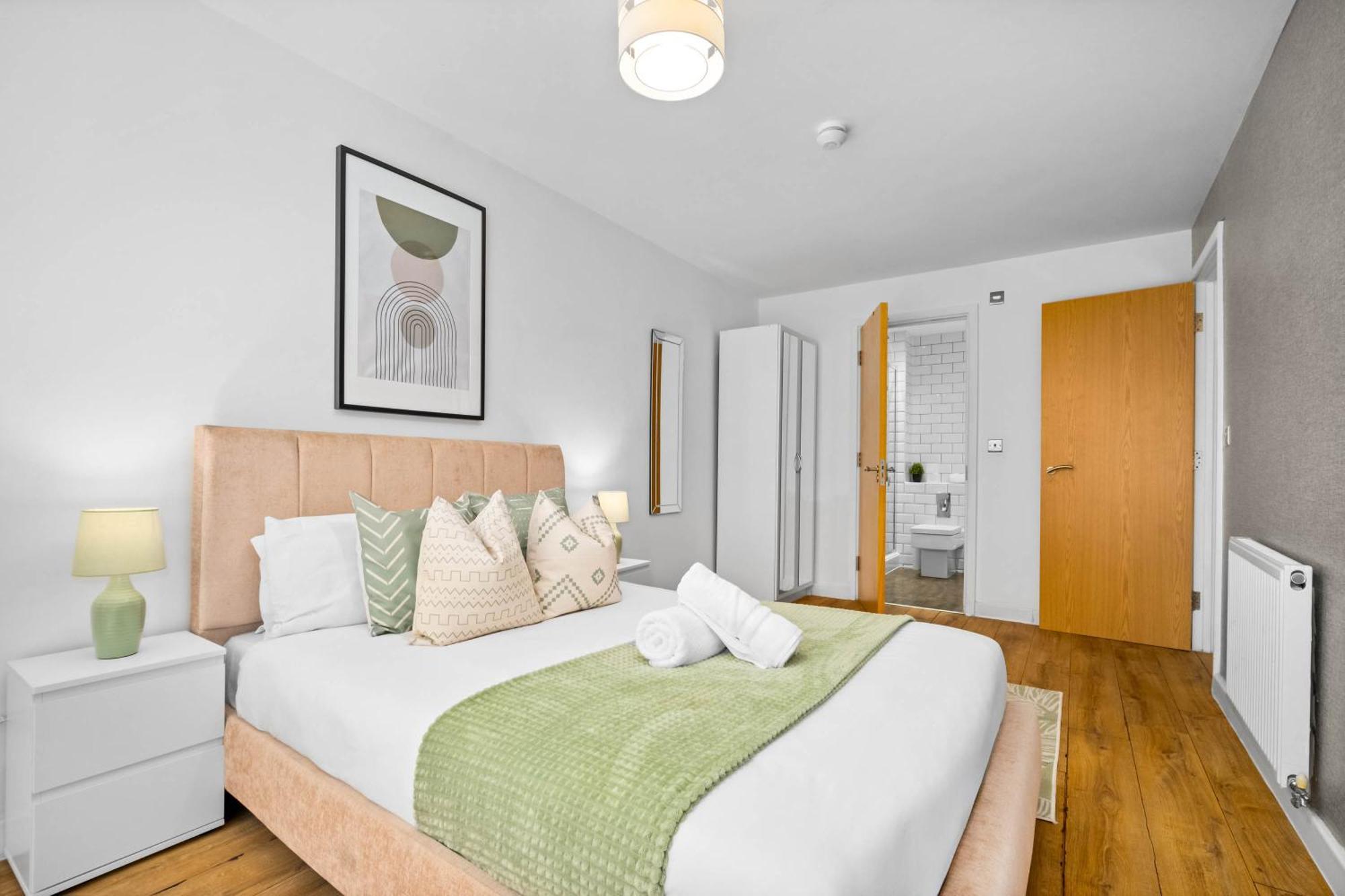 Apartment Centre - Two Bedroom - Secure Parking - 107h Birmingham