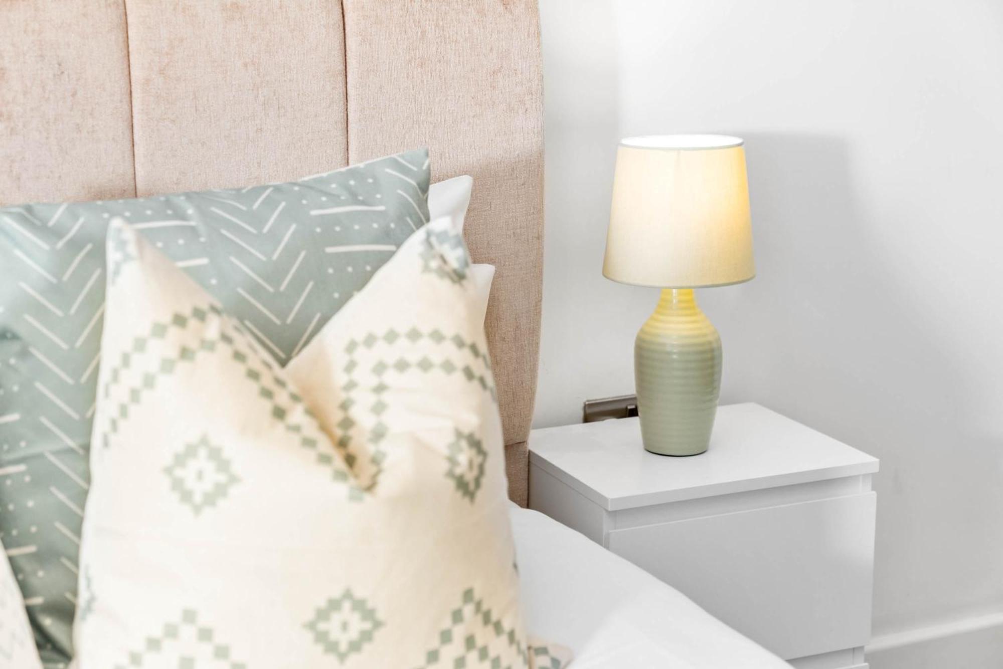 Centre - Two Bedroom - Secure Parking - 107h