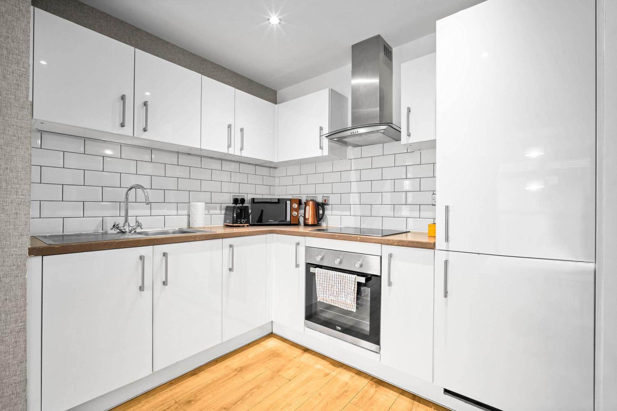 Apartment Centre - Two Bedroom - Secure Parking - 107h *