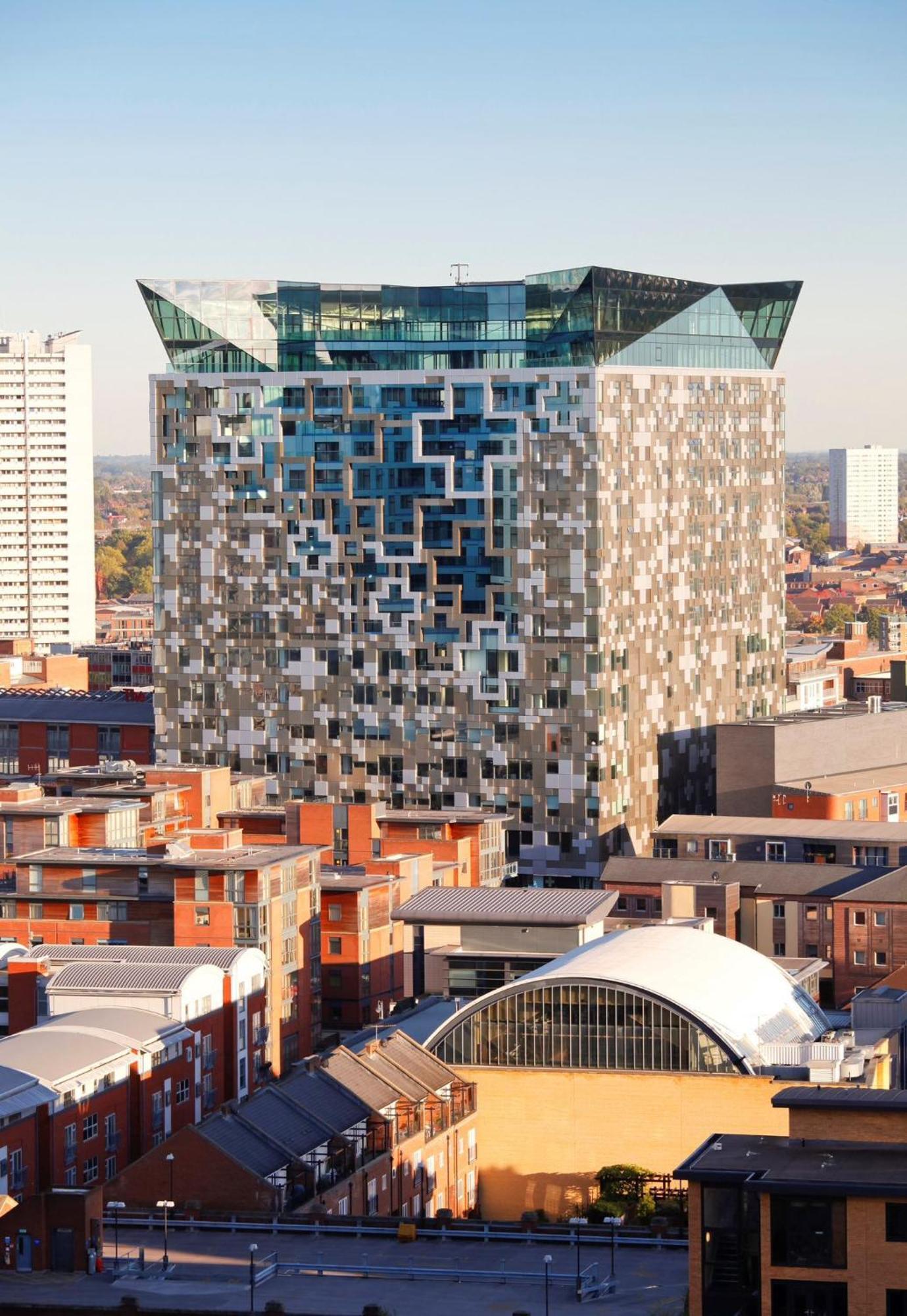 Heart Of Centre Luxury With Secure Underground Parking * Birmingham