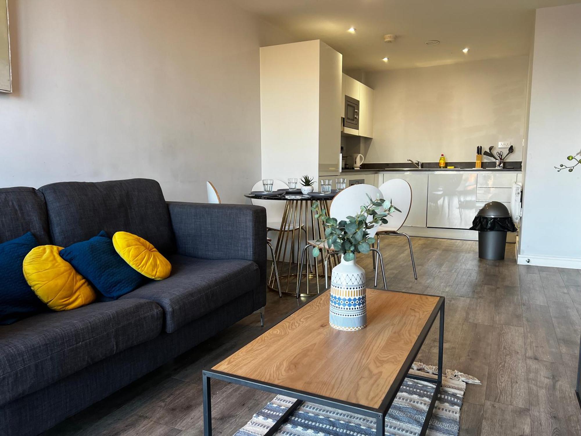 Last-minute Secure L Don't Delay L Sleeps Up To 4 L Free Parking L Spacious 2bed 2bath L Jvt Short Lets * Birmingham