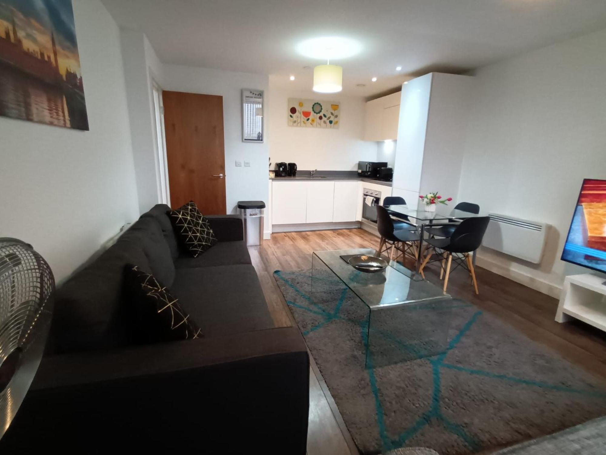 Broad St - 1 Bedroom - 1 Bathroom - Free Parking Birmingham